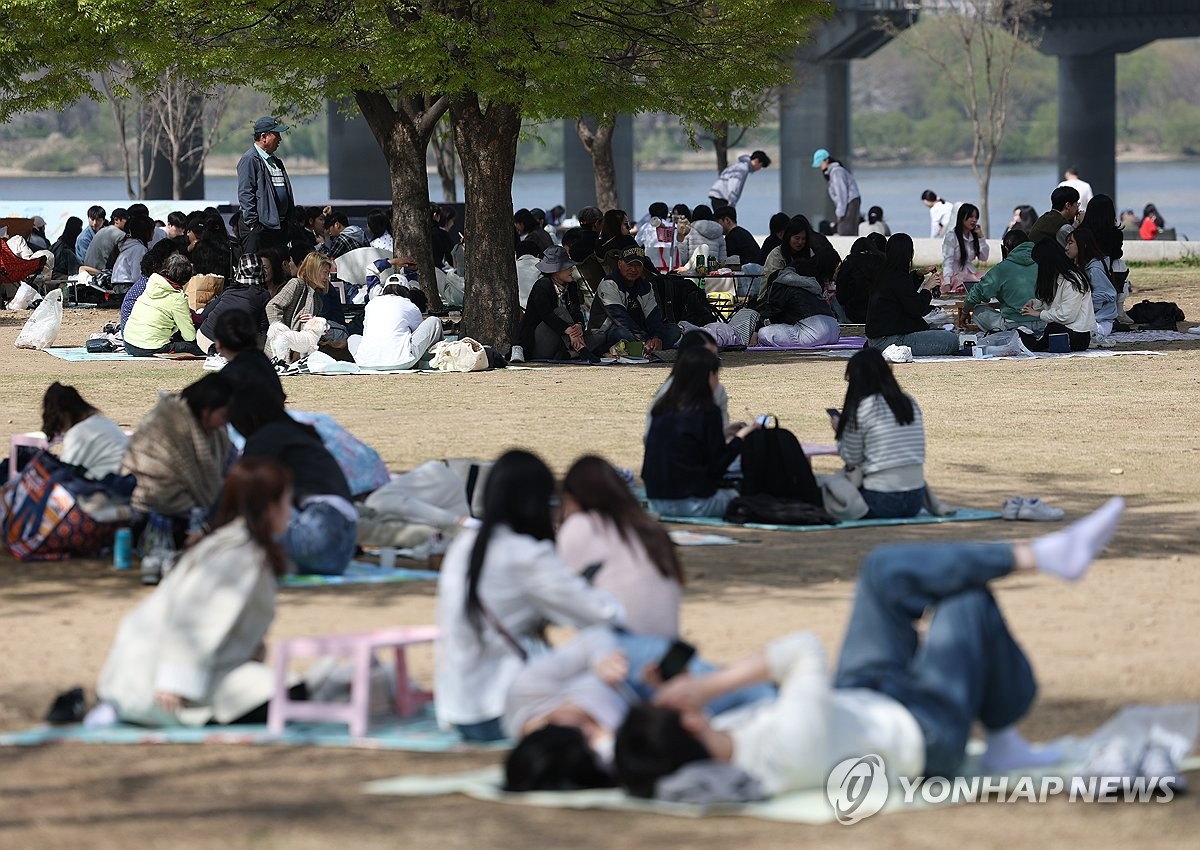 날씨 좋은 주말에 한강 북적
