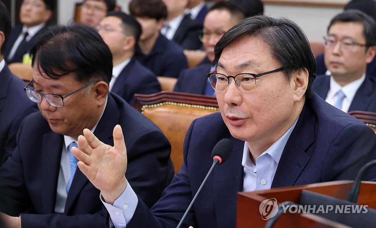 질의 답하는 이화영 전 부지사