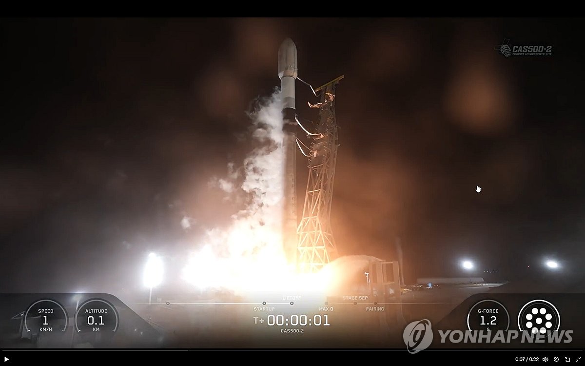 스페이스X 발사체 팰컨9이 발사되는 모습