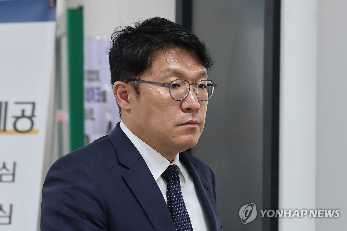 법정 나서는 김상민 전 검사