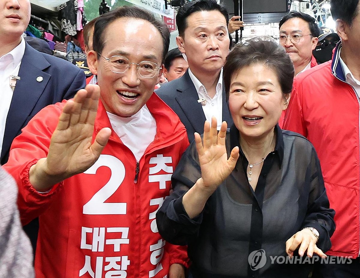 대구 서문시장 찾은 박근혜 전 대통령