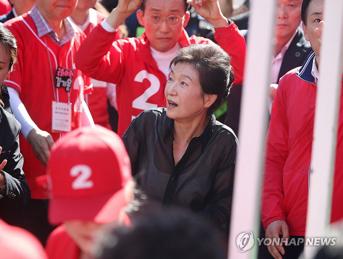 서문시장 도착하는 박근혜
