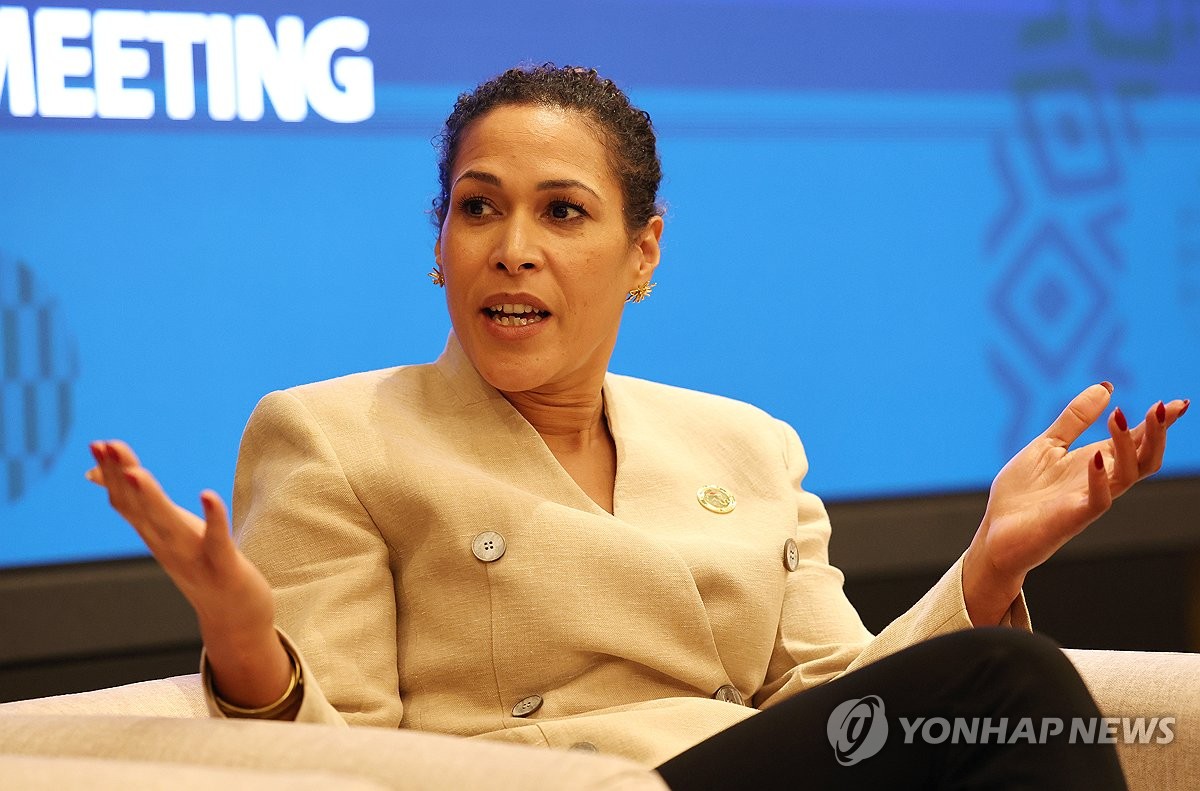 연합뉴스와 인터뷰하는 코린 아모리 브뤼네 베냉 외교부 장관