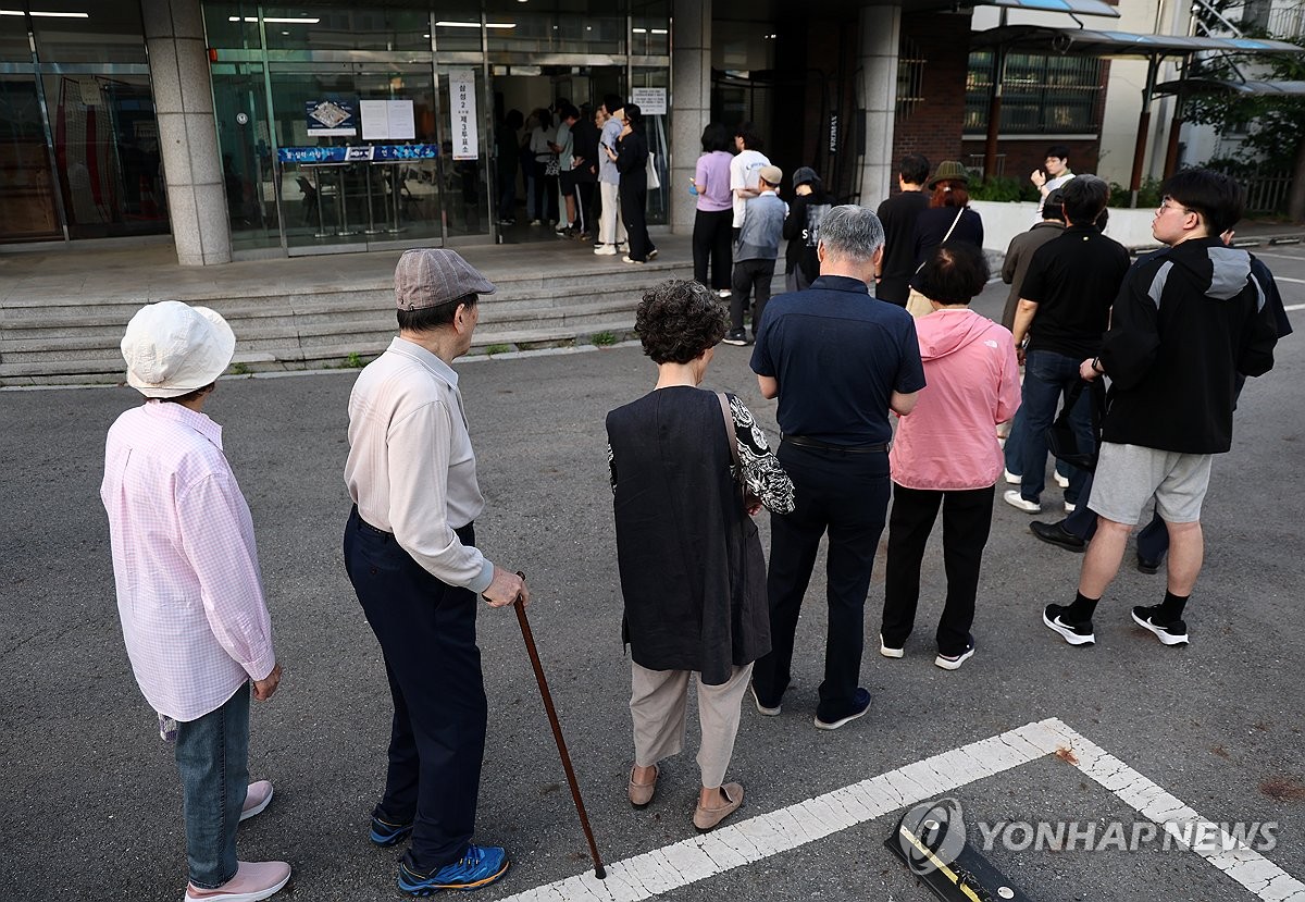 줄 선 유권자들