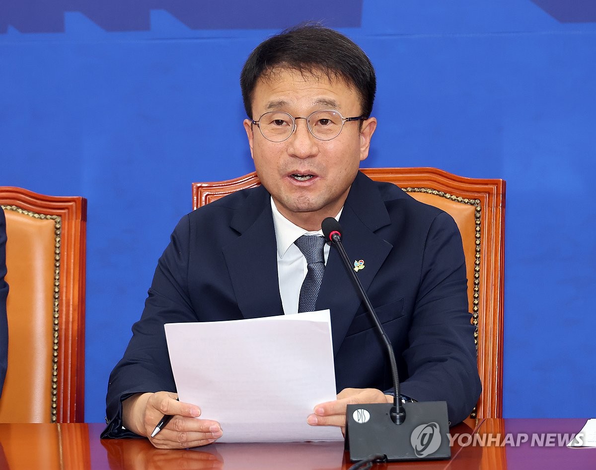 긴급 기자간담회하는 민주당 한병도 원내대표