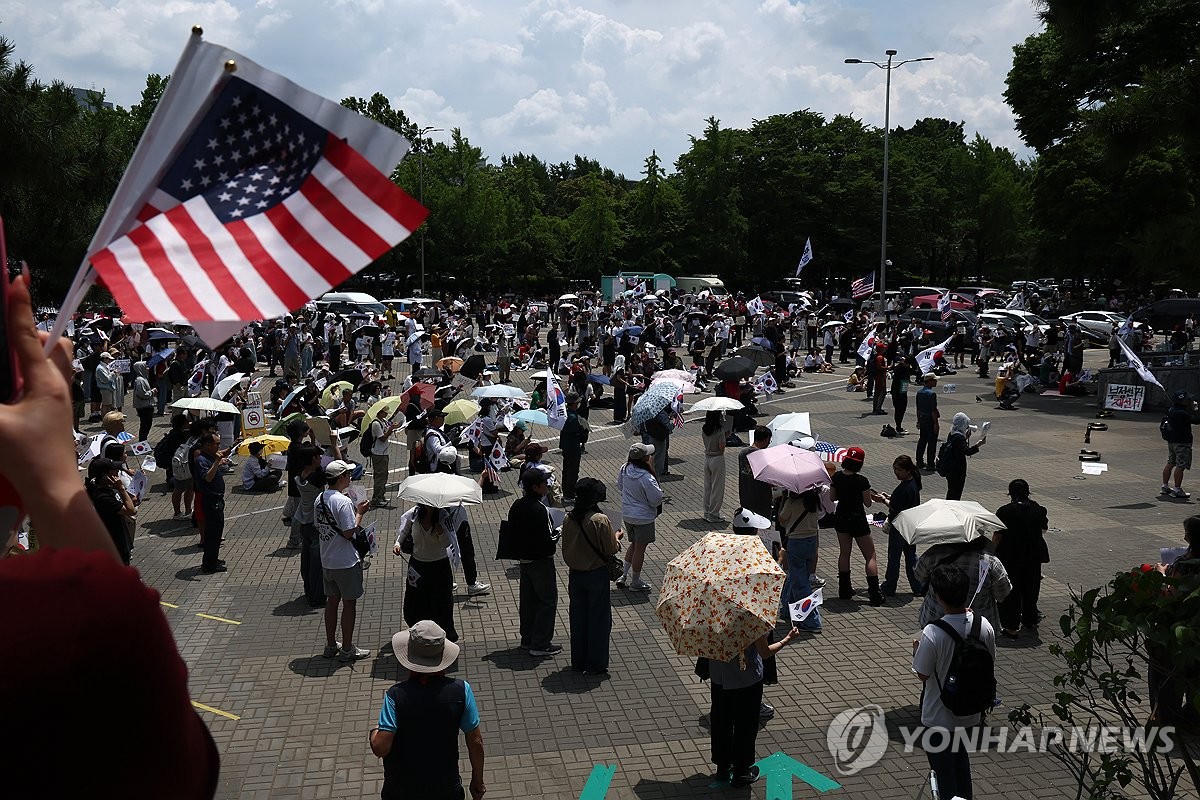 6ㆍ3 지방선거 개표소 봉쇄 시위 계속