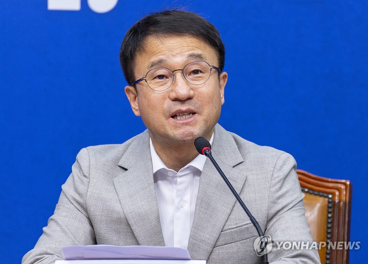 최고위원회의에서 발언하는 한병도 원내대표