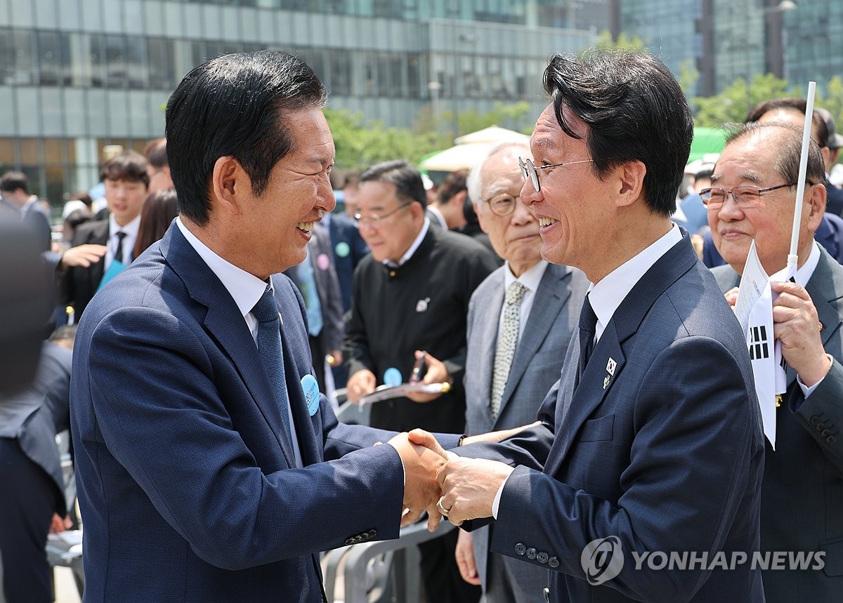 대화하는 김민석 국무총리와 정청래 대표