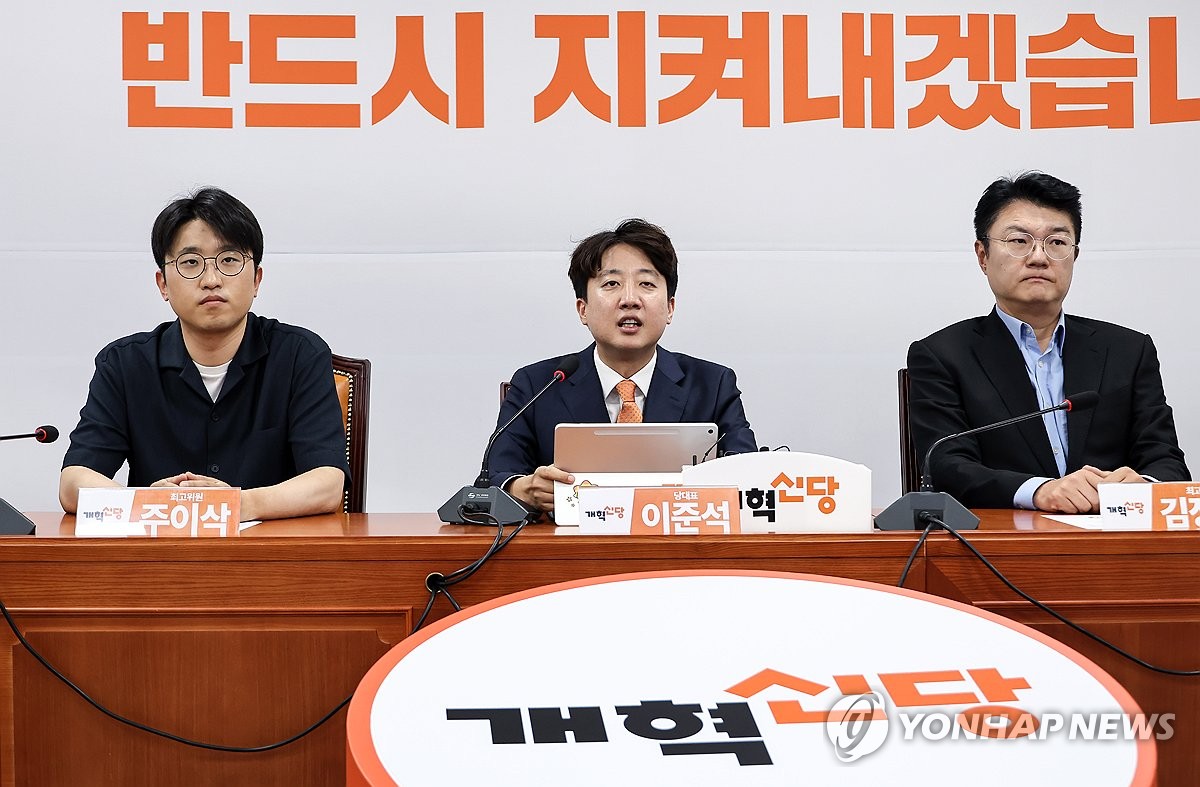 발언하는 개혁신당 이준석 대표