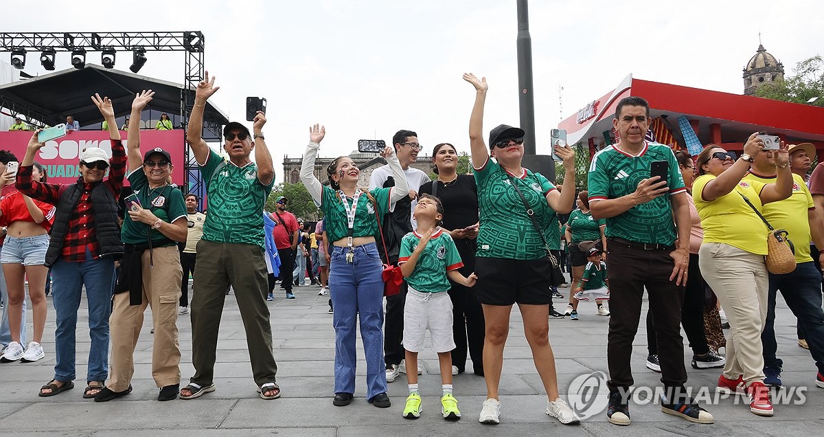 2026 월드컵 팬페스타 즐기는 축구팬들