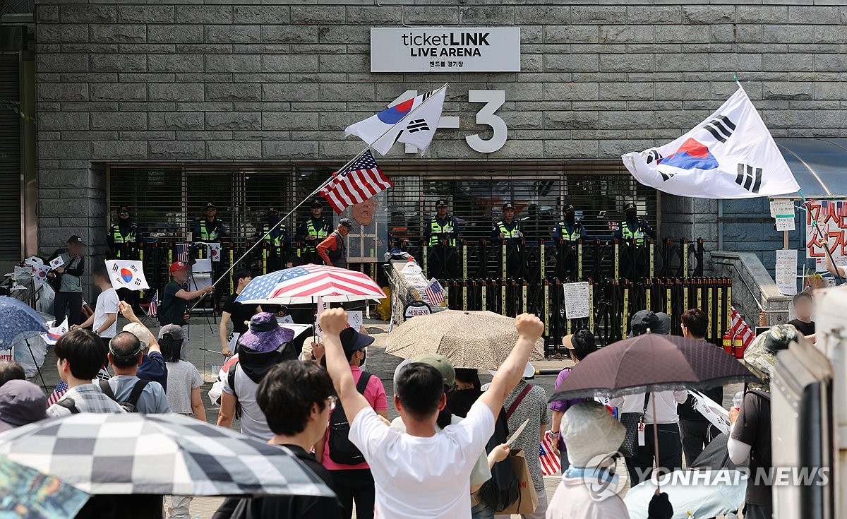 시위 계속