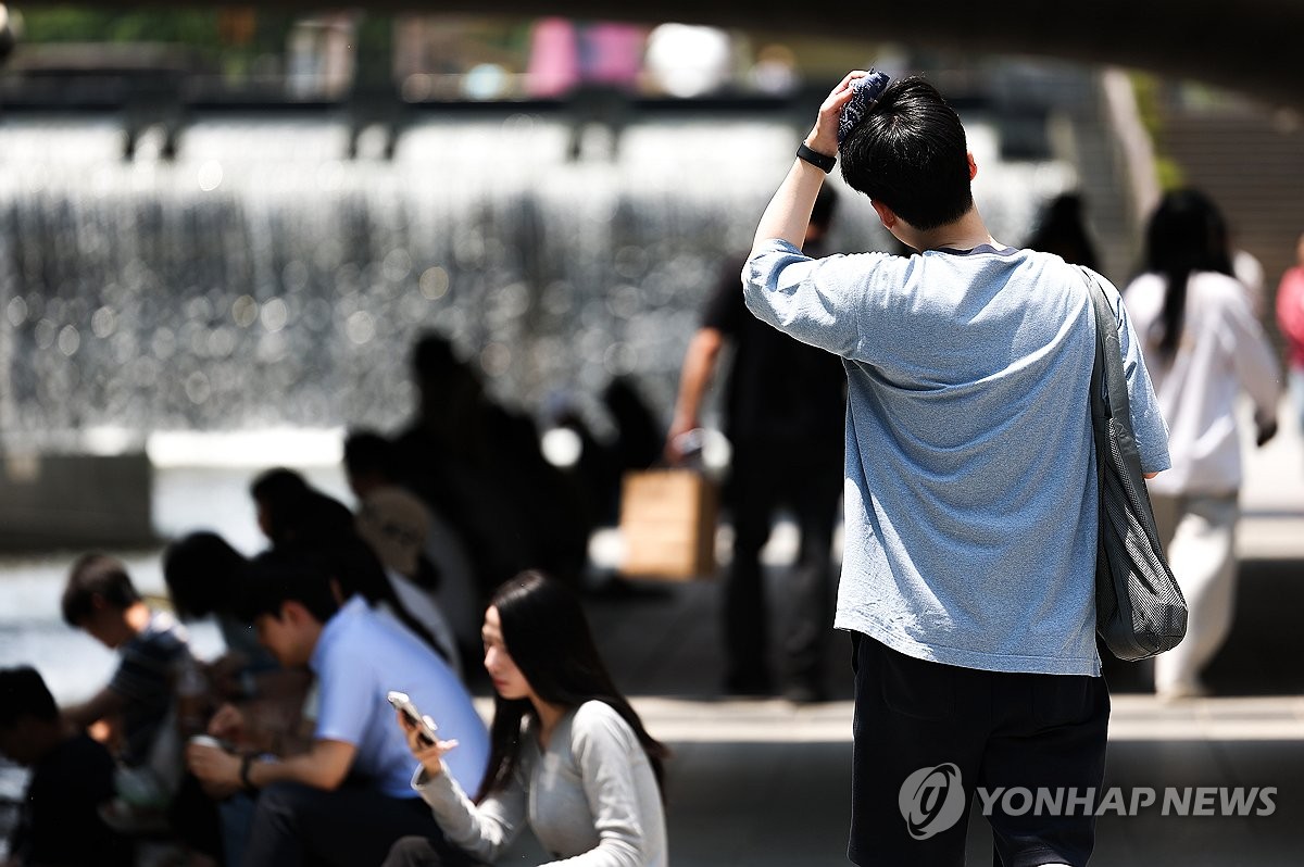 손수건으로 닦아보는 땀