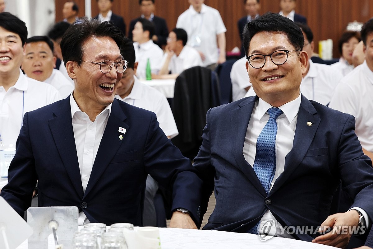 '나란히 호남행' 김민석 총리·송영길 의원