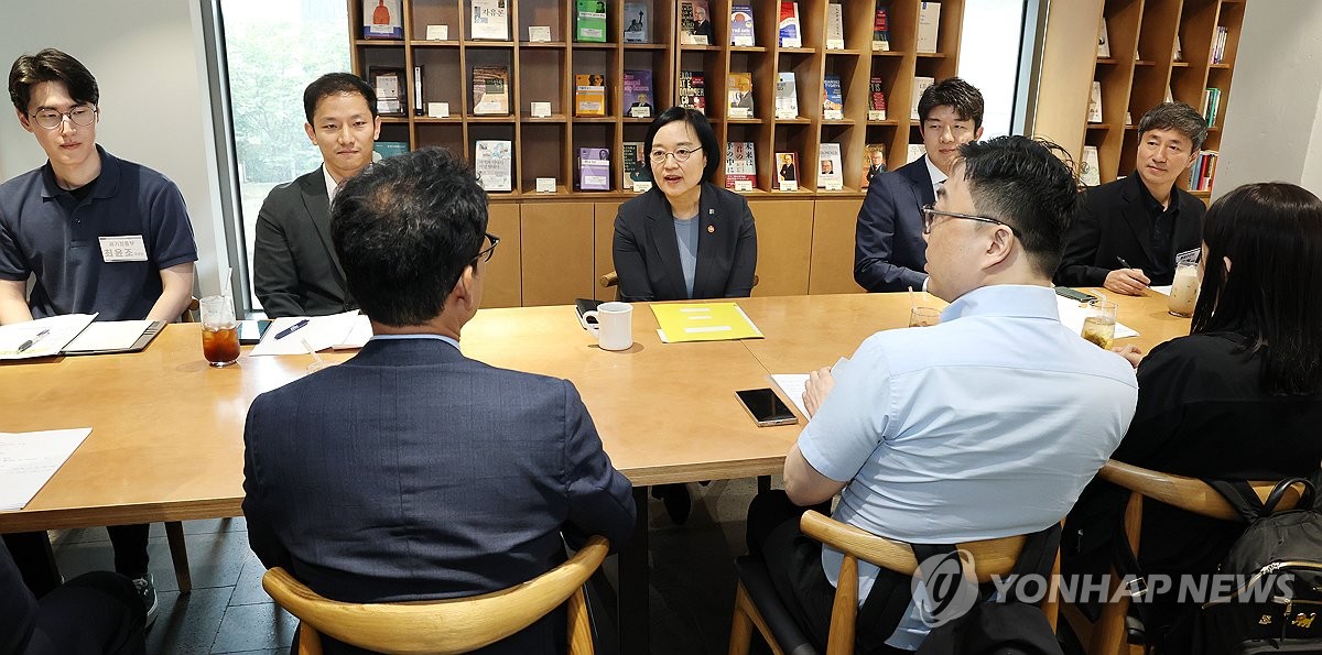 AI행정 실무공직자 만난 한성숙 총리 후보자