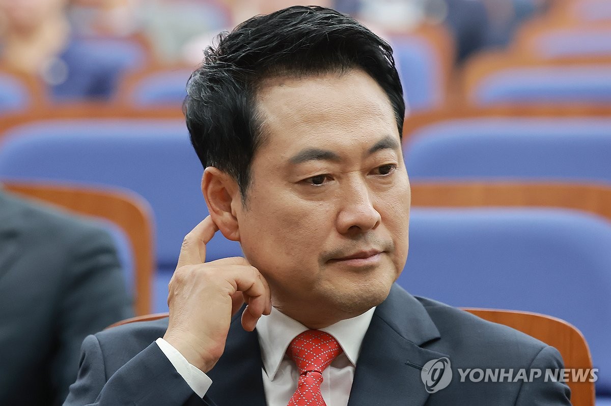 의원총회 참석한 국민의힘 장동혁 대표