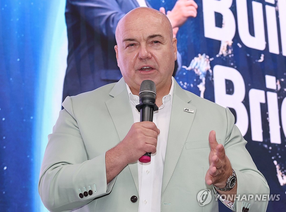 IFA 소개하는 라이프 린드너 CEO