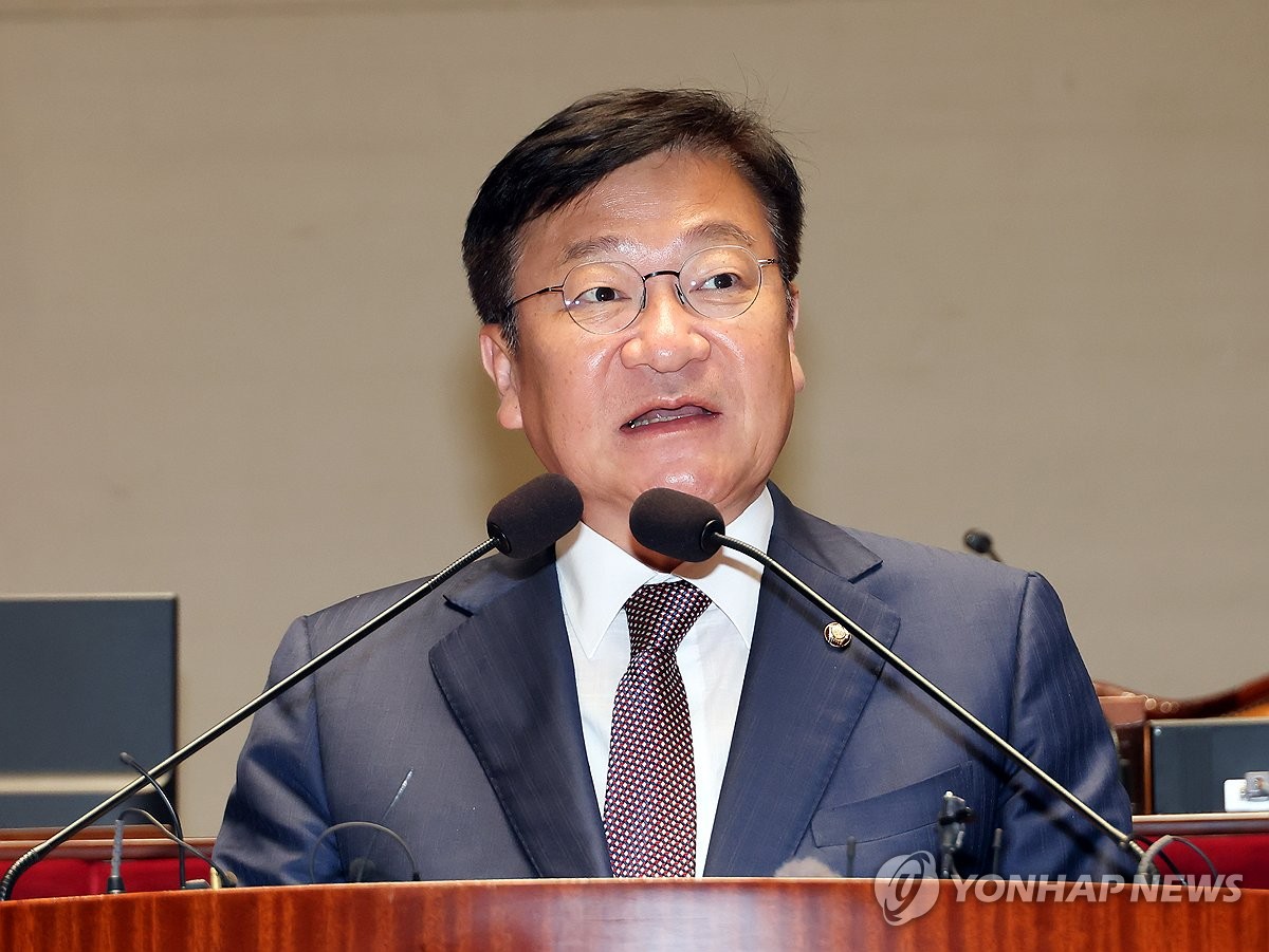 의원총회 발언하는 정점식 원내대표