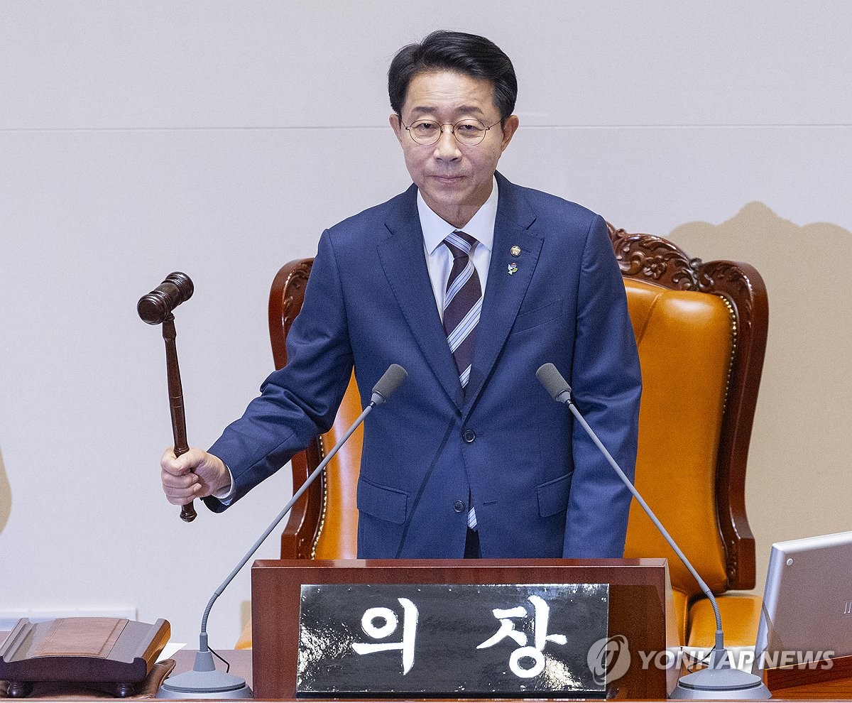 국회 본회의 개회하는 조정식 국회의장