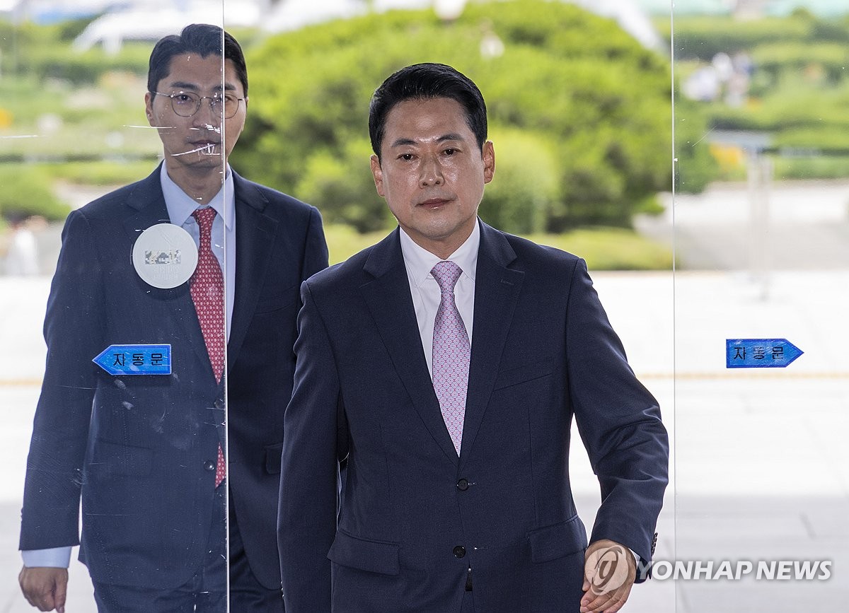 엿새 만의 퇴원, 국회 들어서는 장동혁 대표