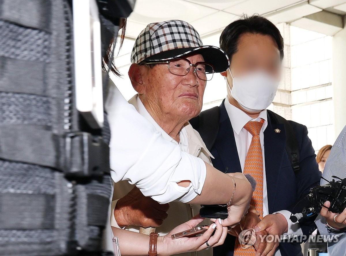 법정으로 향하는 이만희 신천지 총회장