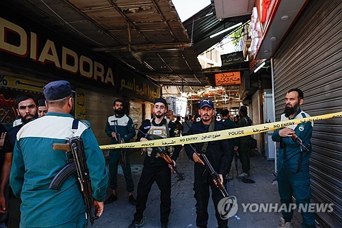 폭발이 일어난 다마스쿠스 시내에서 현장을 봉쇄한 경찰