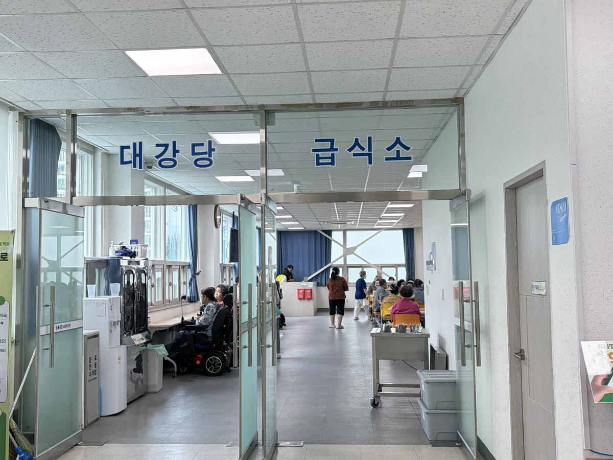 무료급식 봉사 열리는 범물종합사회복지관