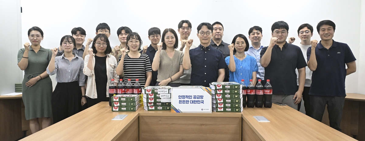 李대통령, '중동전쟁 대응' 재정경제부에 격려 피자