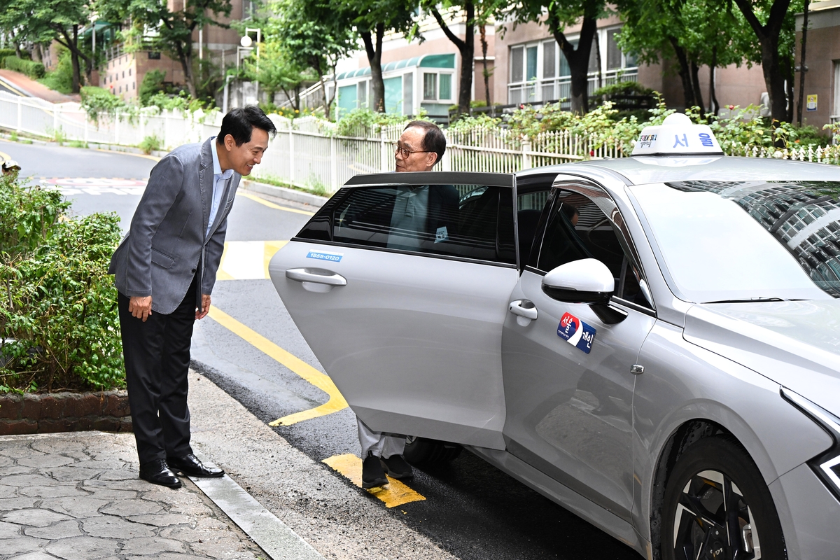 '동행 온다 콜택시' 시연한 오세훈 서울시장