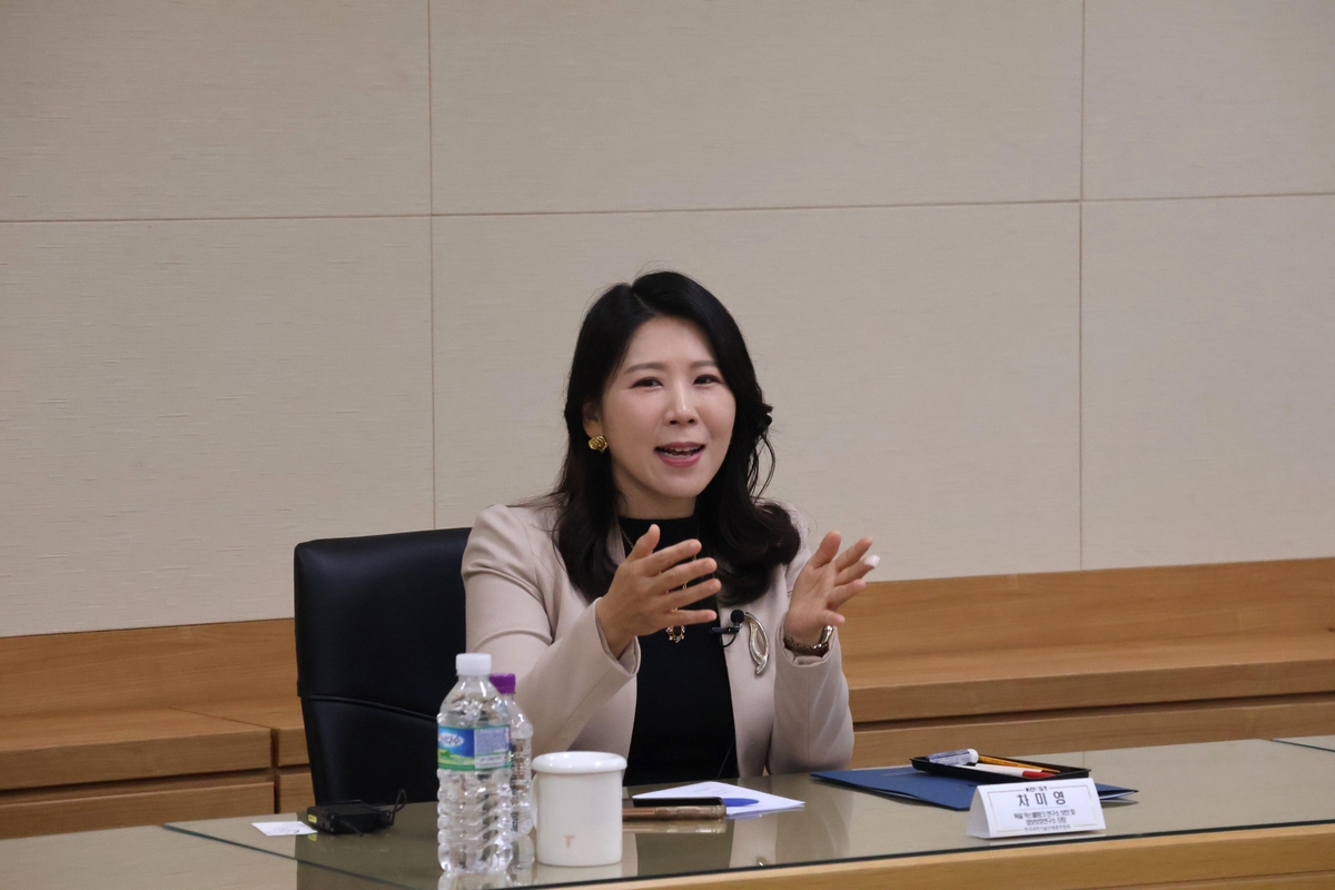 인터뷰하는 차미영 단장