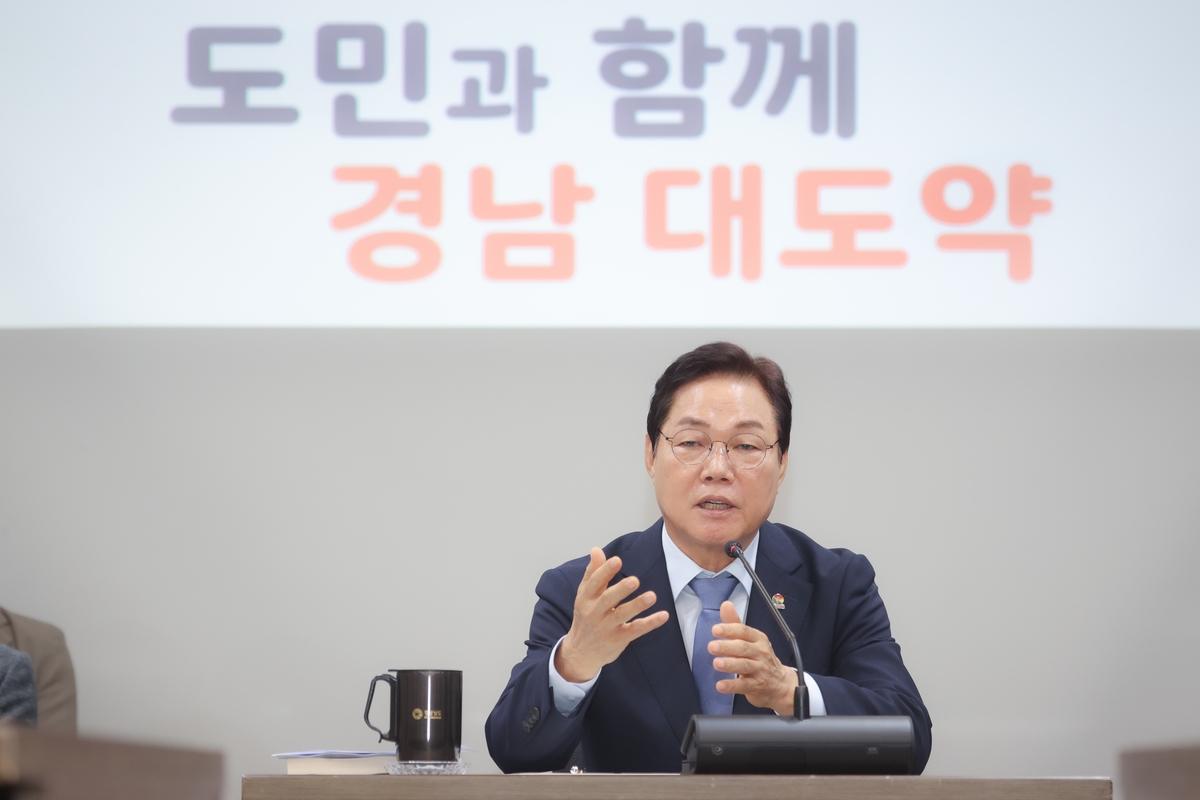 민선 9기 첫 기자간담회 하는 박완수 경남지사