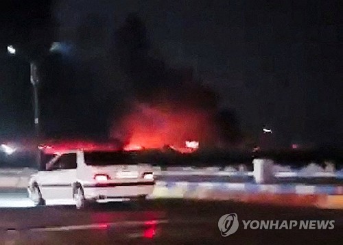 이란 남부 반다르아바스에 대한 미군의 공습 순간.
