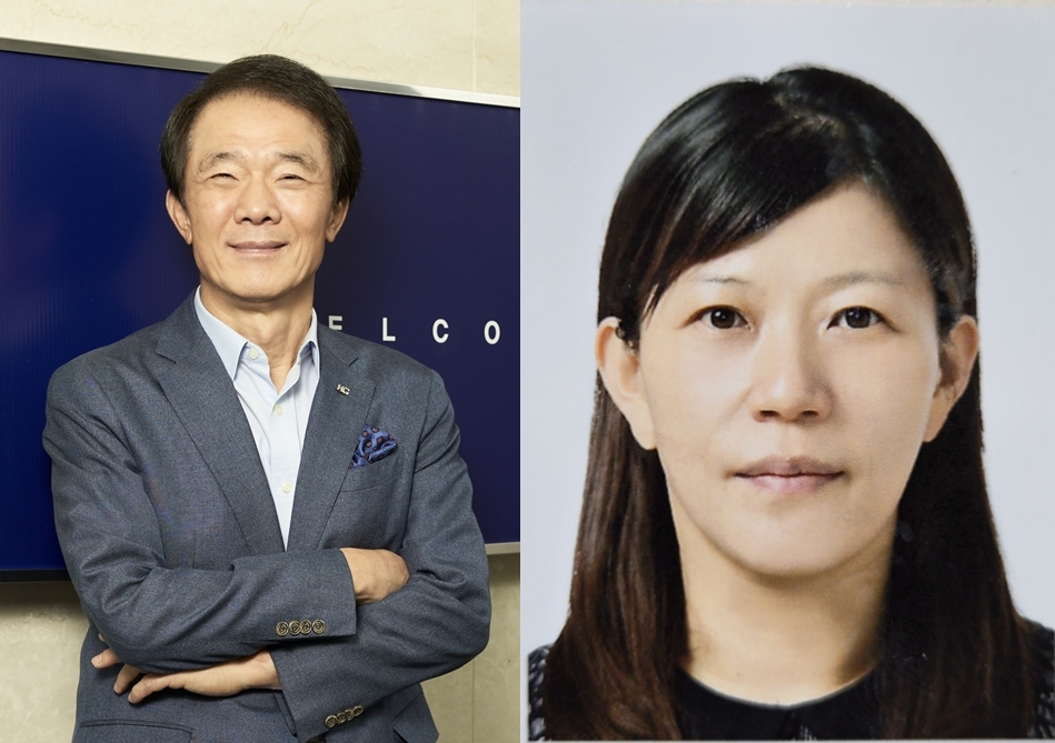 김종훈(왼쪽) 한미글로벌 회장과 이민정 교사