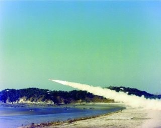 무유도 로켓 '흥능 1호'의 1974년 12월 발사 장면