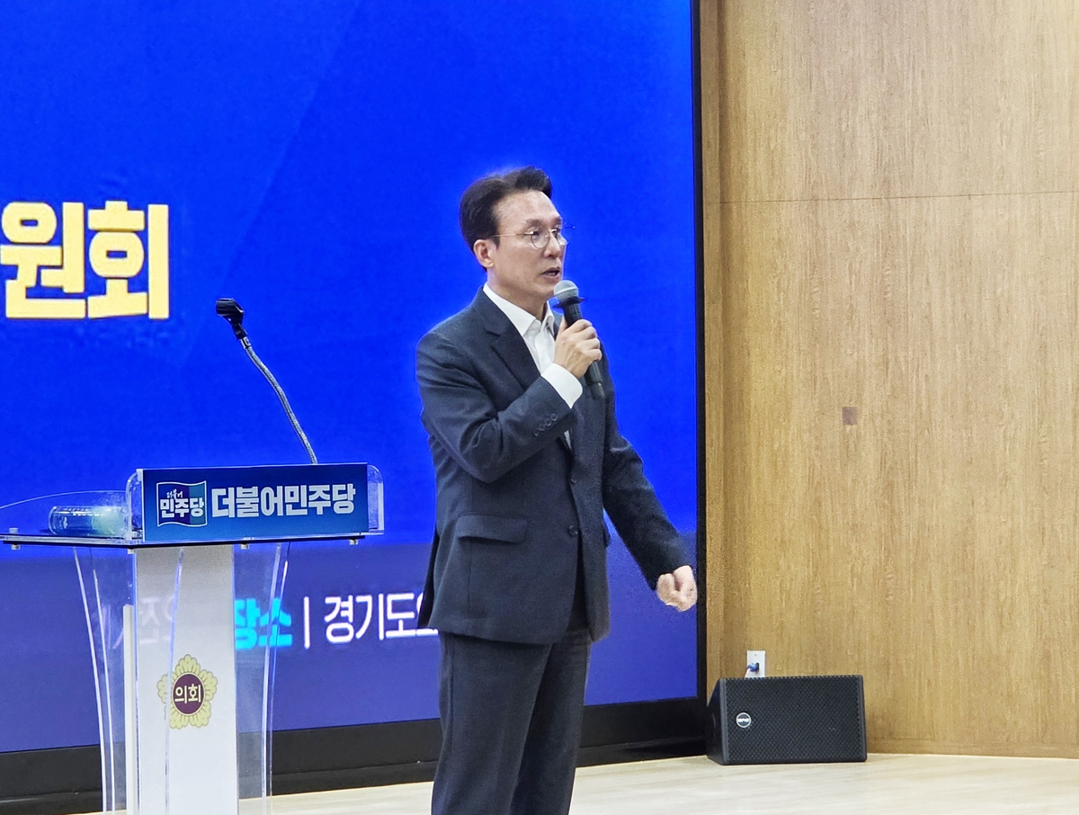 발언하는 김민석 전 총리