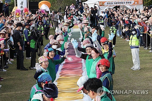 '600m 무지개 가래떡 맛보세요'