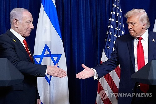 도널드 트럼프 미국 대통령(오른쪽)과 베냐민 네타냐후 이스라엘 총리(오른쪽)