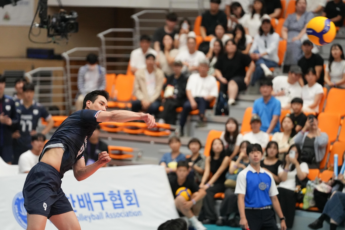 공격 시도하는 남자 배구대표팀 임성진