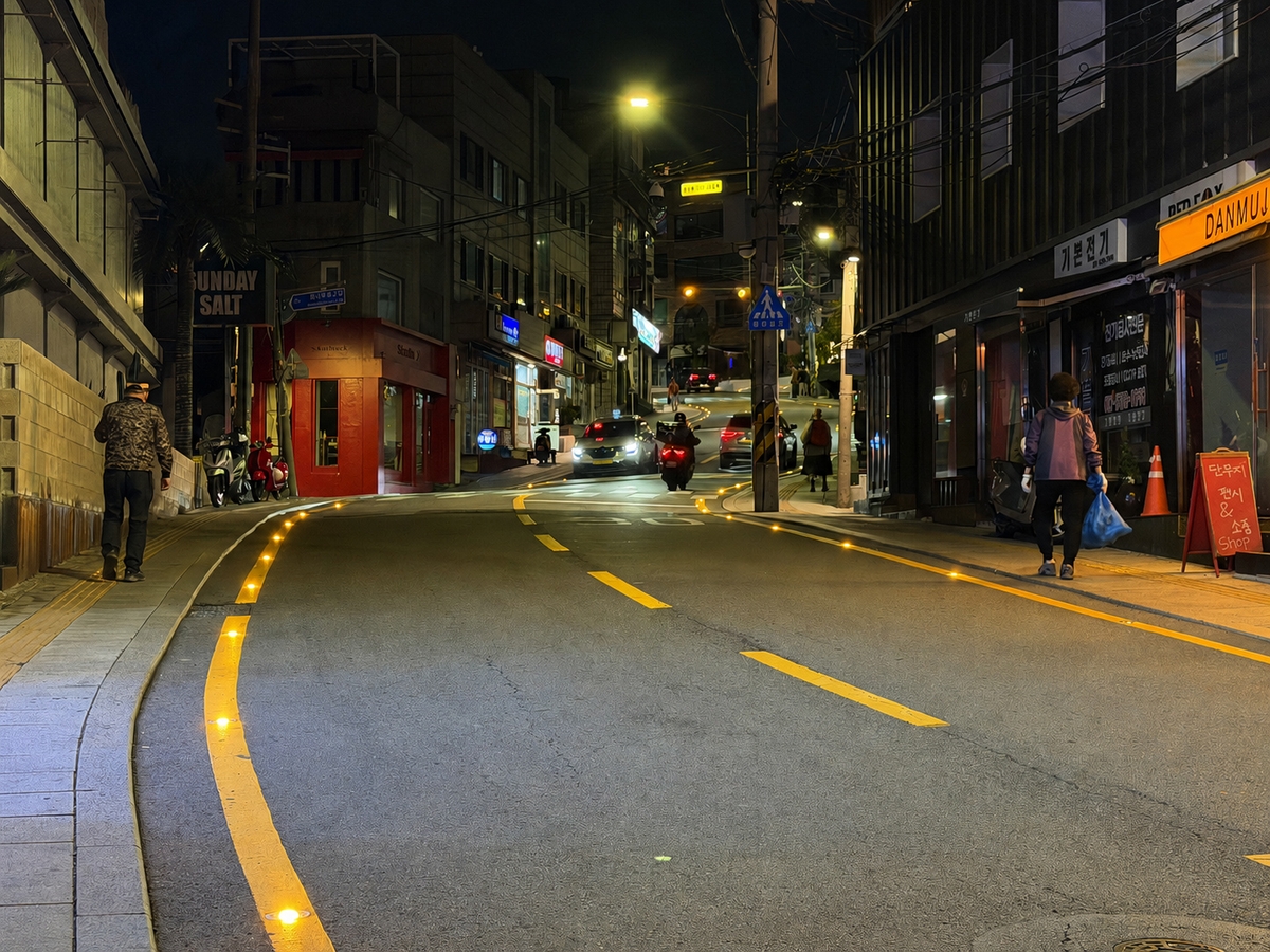 경리단길에 설치된 솔라표지병