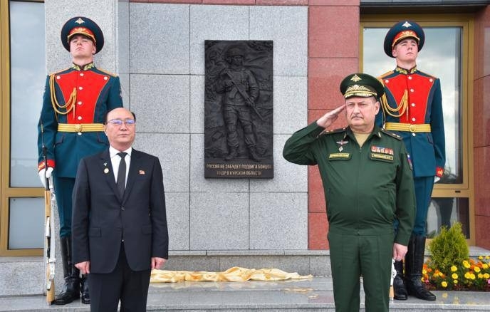 러시아 국립묘지에 설치된 파병 북한군 기념 현판
