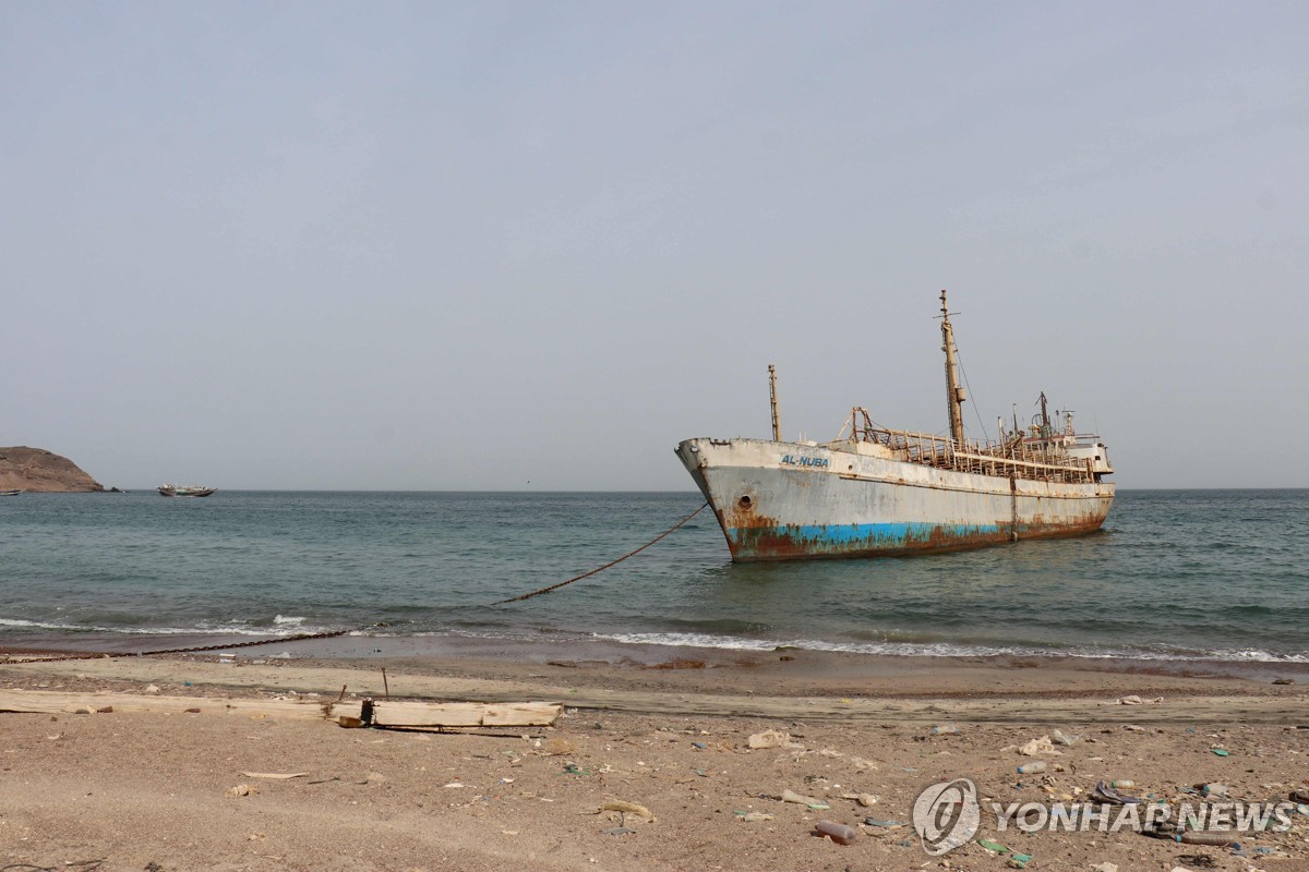 예멘 해안에서 바라본 바브알만데브 해협
