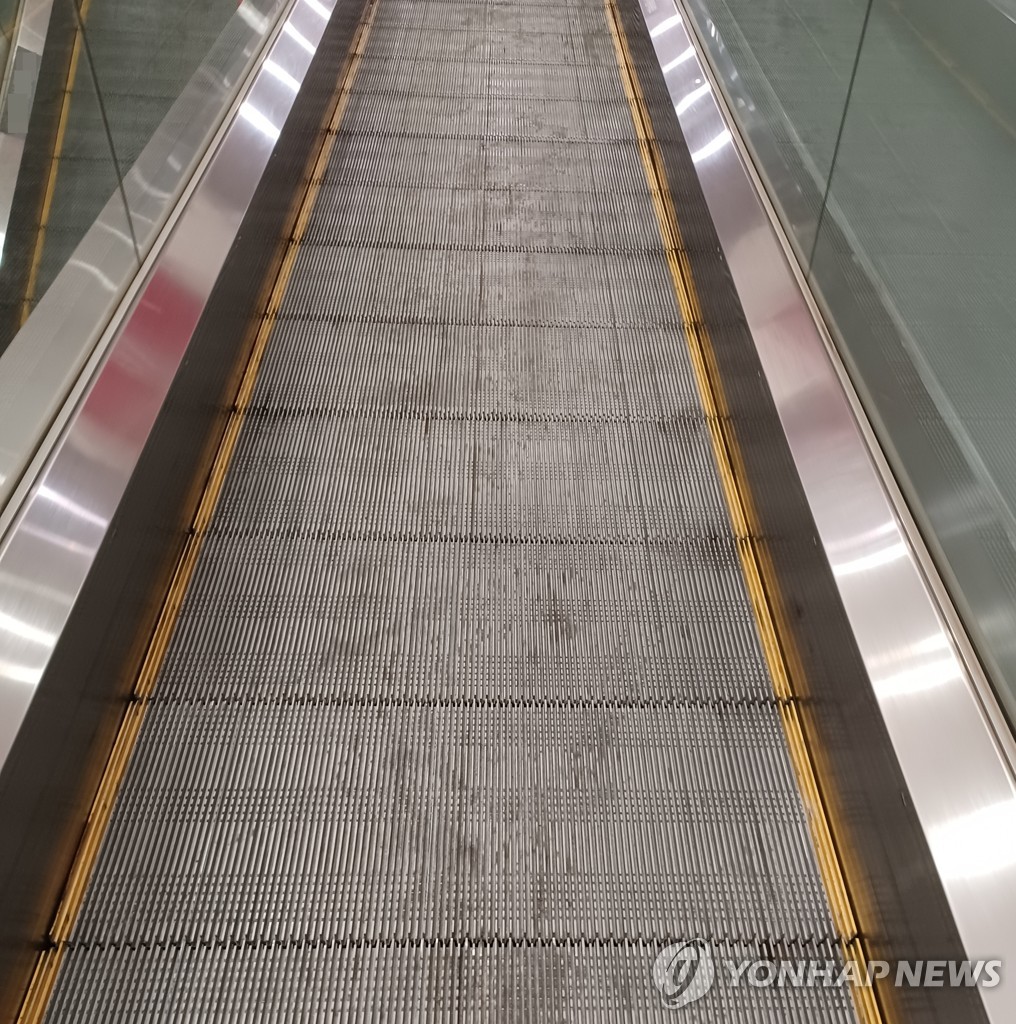 무빙워크. 위 사진은 기사와 직접 관련이 없습니다.