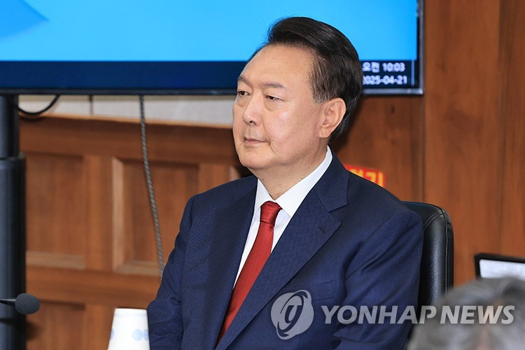 피고인석 앉은 윤석열 전 대통령
