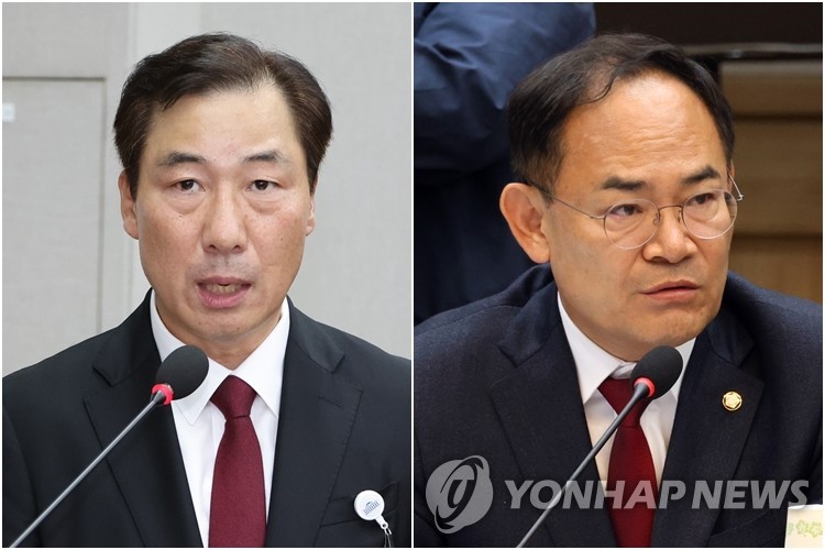 윤재순 전 대통령실 총무비서관(왼쪽)과 국민의힘 임종득 의원