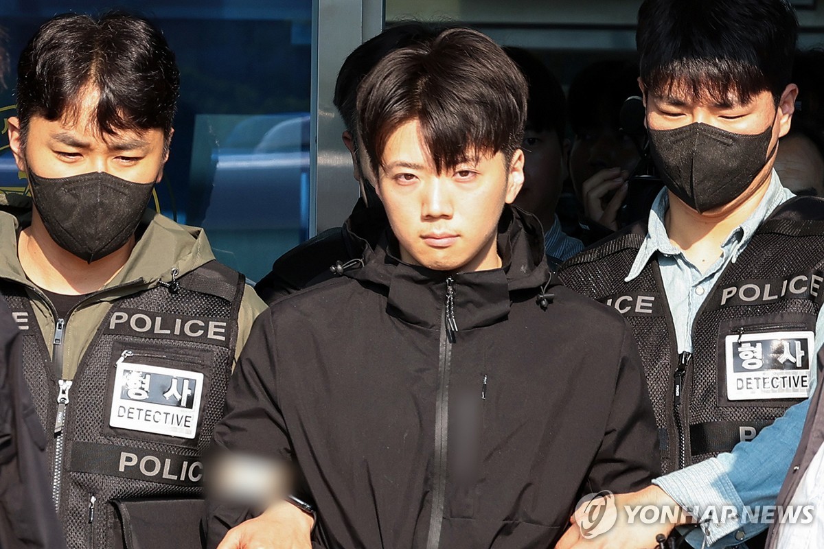 포토라인 선 '여고생 흉기 살인' 장윤기