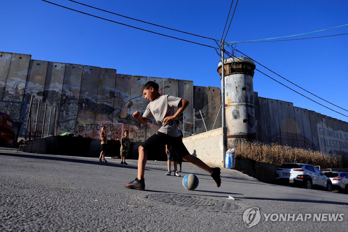 베들레헴 분리 장벽 앞 난민촌