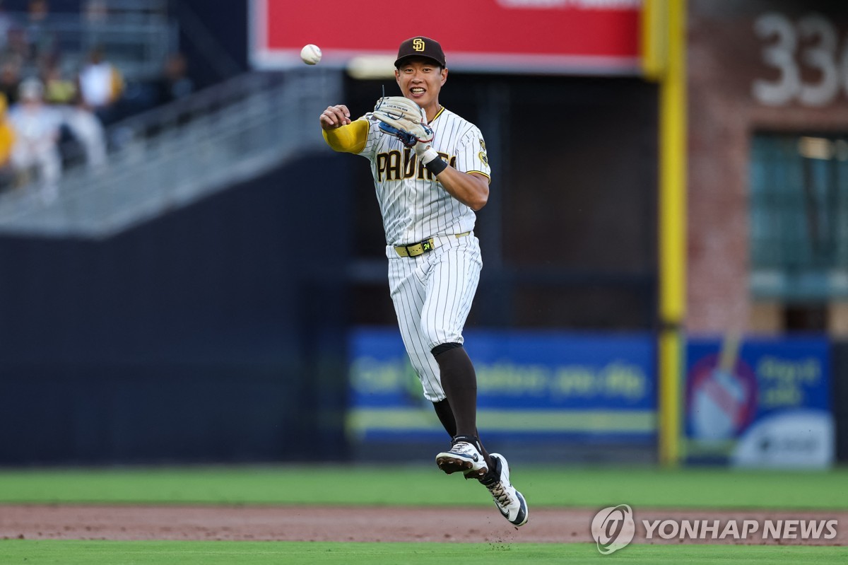 유격수 송성문의 송구