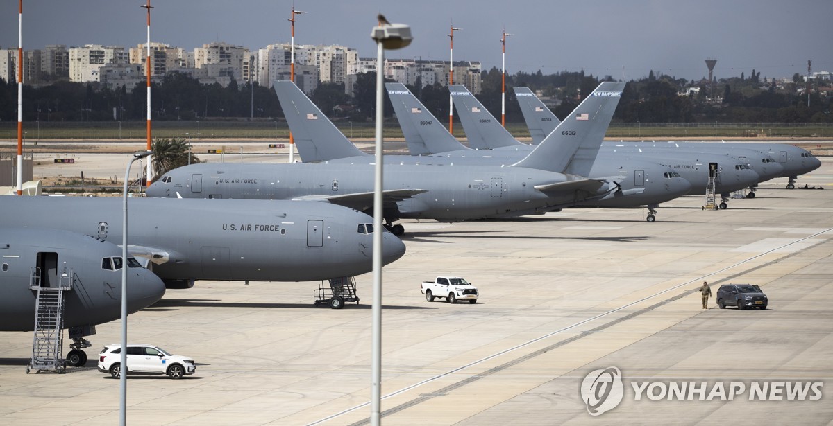 텔아비브 벤구리온 국제공항 활주로에 주둔중인 미 공군 KC-135 공중급유기들