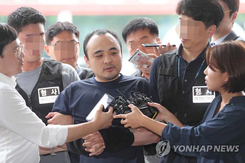 취재진 질문에 답하는 장대호