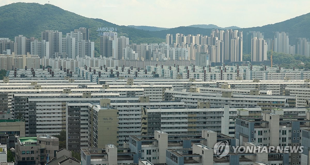 재건축 추진 중인 서울 강남구 대치동 은마아파트 단지 전경