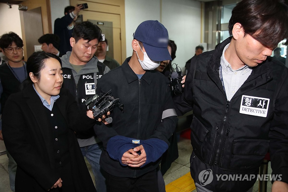 영장실질심사 받는 '캐리어 시신' 사건 피의자 사위